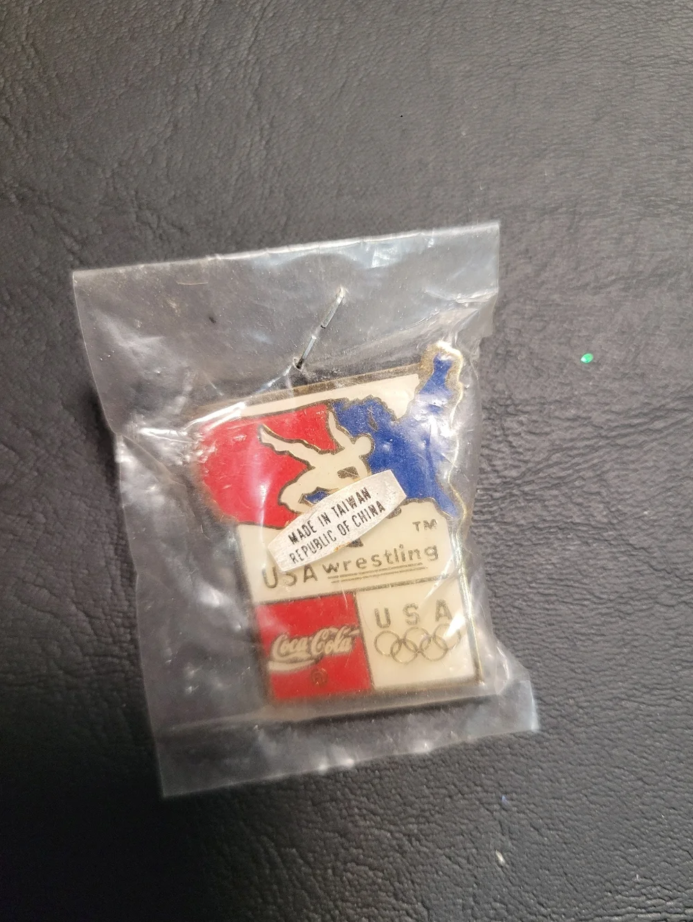1990's Coca-Cola Advtisement Pin - Picture 2 of 3